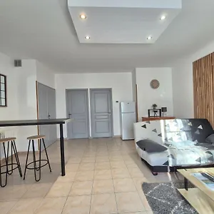 De La Tride B Avec Terrasse Proche Du Centre Appartement Lectoure